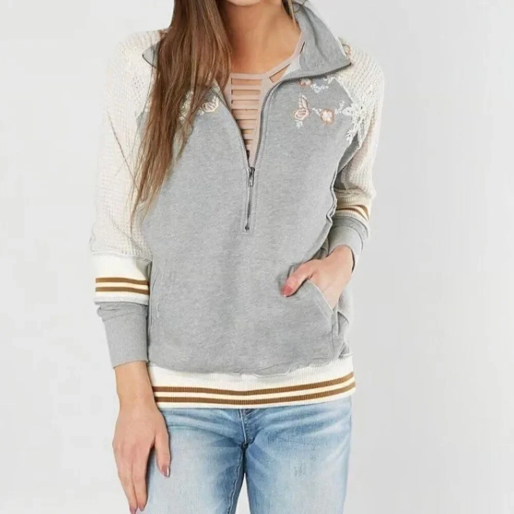 Gimmicks from BKE Embellished Half Zip Sweatshirt in Size XL